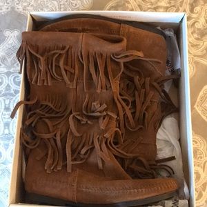 Minnetonka calf high moccasins. NIB Size 8.